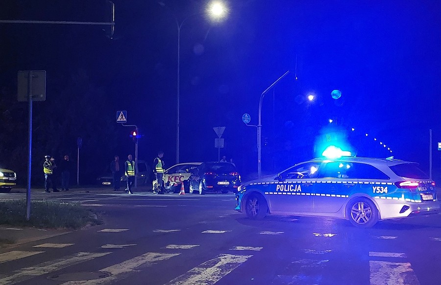 Zderzenie dwóch aut na skrzyżowaniu ul. Leśnej i Dziemieszkiewicza w Ciechanowie